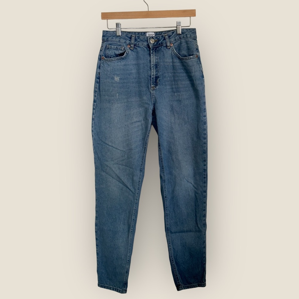 BDG by Urban Outfitters Mom Distressed Denim Jeans (28)